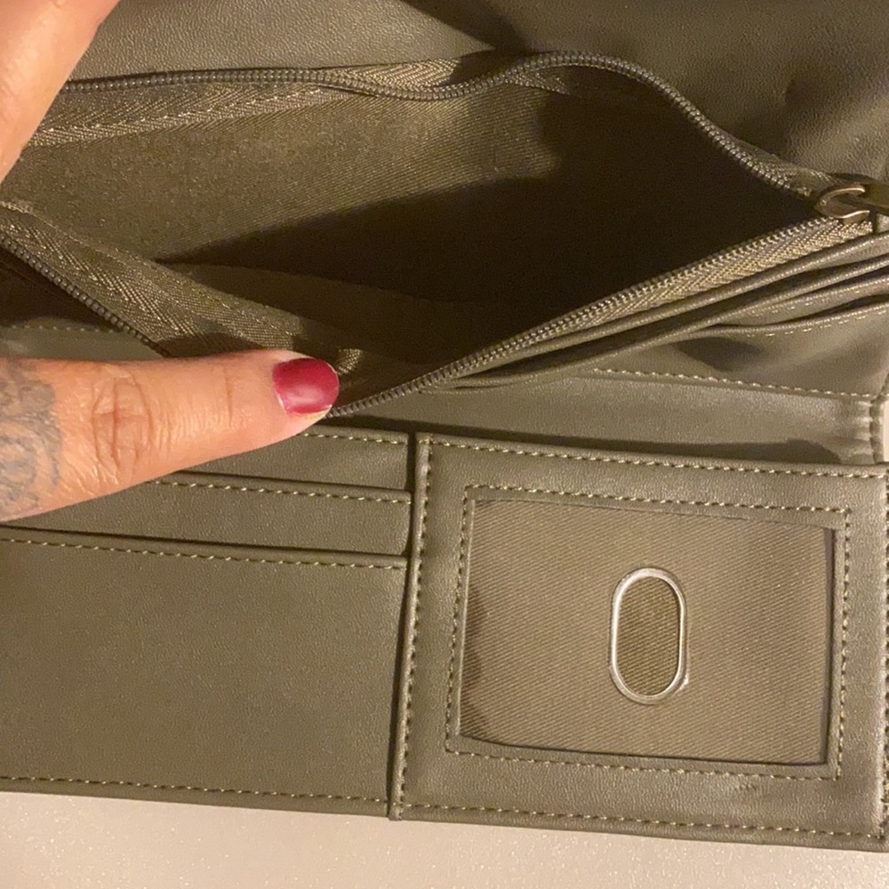 Target Universal Thread Wallet - Picture 5 of 5